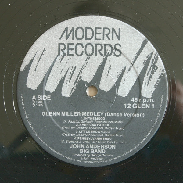 Plays Glenn Miller | Rectangle Triangle