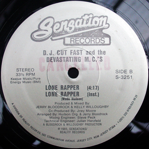 Rappeur solitaire DJ Cut Fast, les MC dévastateurs
