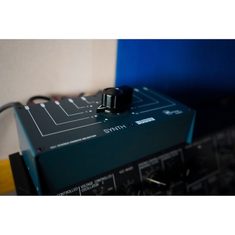 Heritage Audio Synth Buddy Passive 10-to-1 Stereo Passive Desktop Switch